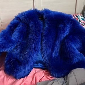 The jacket is not name brand it’s just a cute girly jacket that’s a medium.